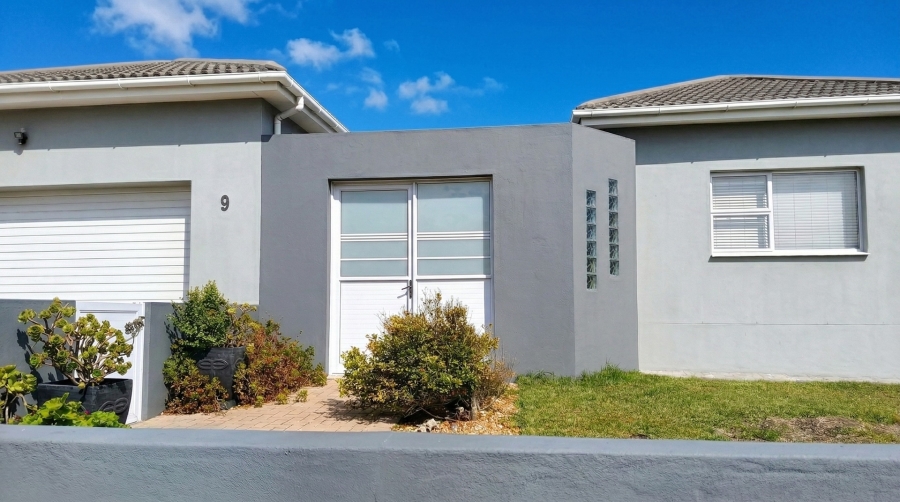 4 Bedroom Property for Sale in Oceanview Heights Western Cape